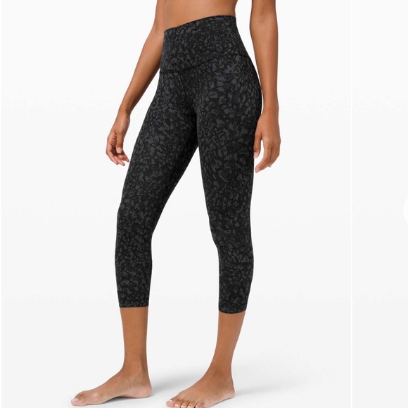 Lululemon Align high-rise crop 23” - Picture 2 of 9